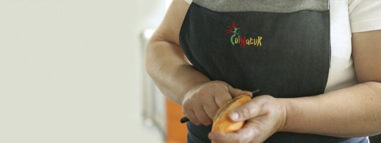 Fenntartható iskolai közétkeztetési programot valósít meg Valenciában a CUINATUR szociális vállalkozás.