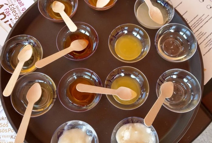 KERT a KÖBÖN 2023. – Méz ízbogozóval.